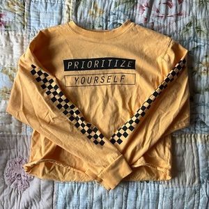 Yellow and black cropped long sleeve. Forever21. Size M